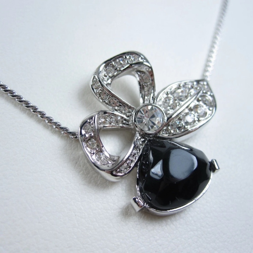 Nina Ricci Silver Tone Crystal Flower & Black Stone Pendant Necklace